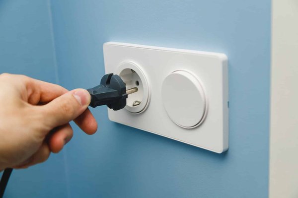 Quels sont les trois appareils à débrancher le soir ?