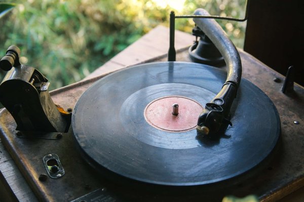 Pourquoi une Tourne Disque plutôt qu'une platine ?