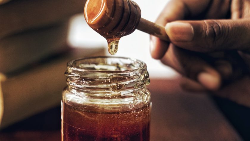 honey jar with honey comb